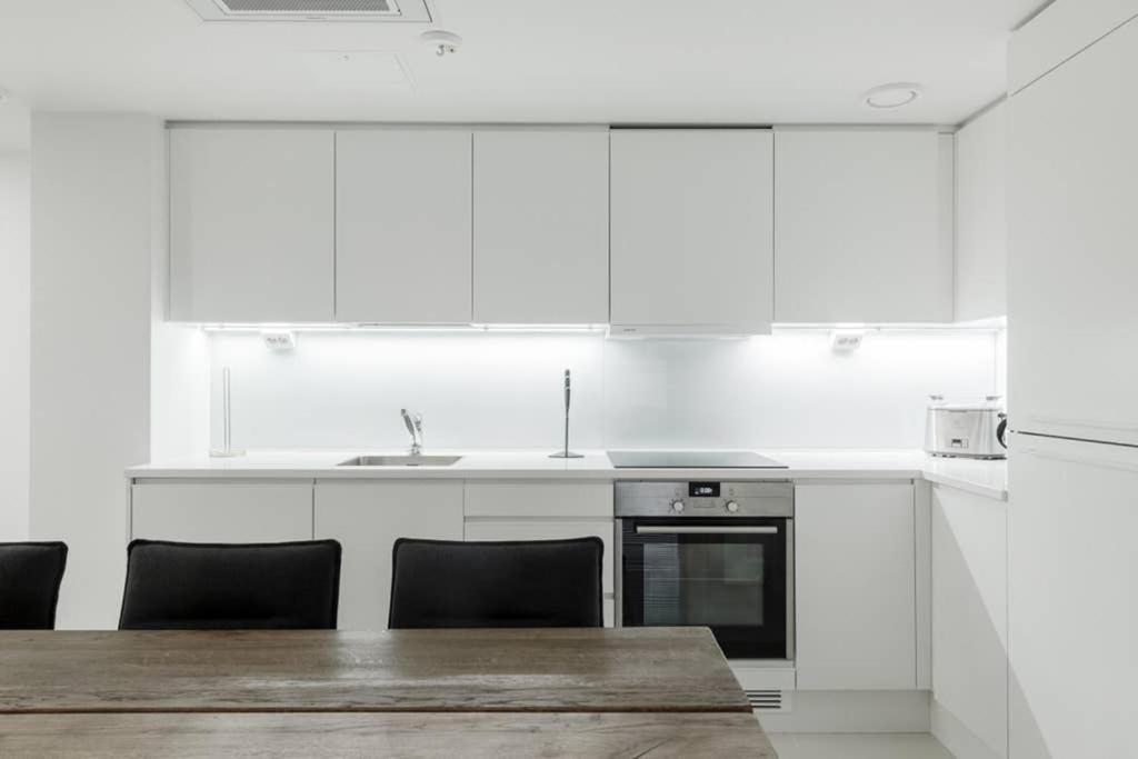 Sleek And Spacious 3 Bedroom Apartment In City Centre Helsinky Exteriér fotografie